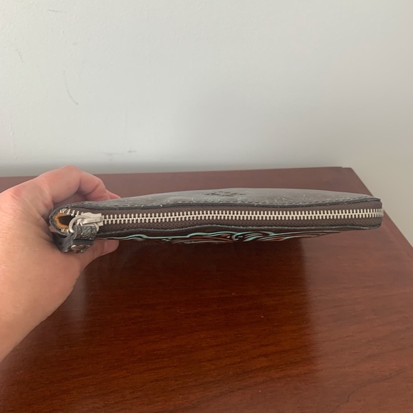 Patricia Nash Tooled Turquoise Cassini Wristlet--New in Box - Picture 4 of 12